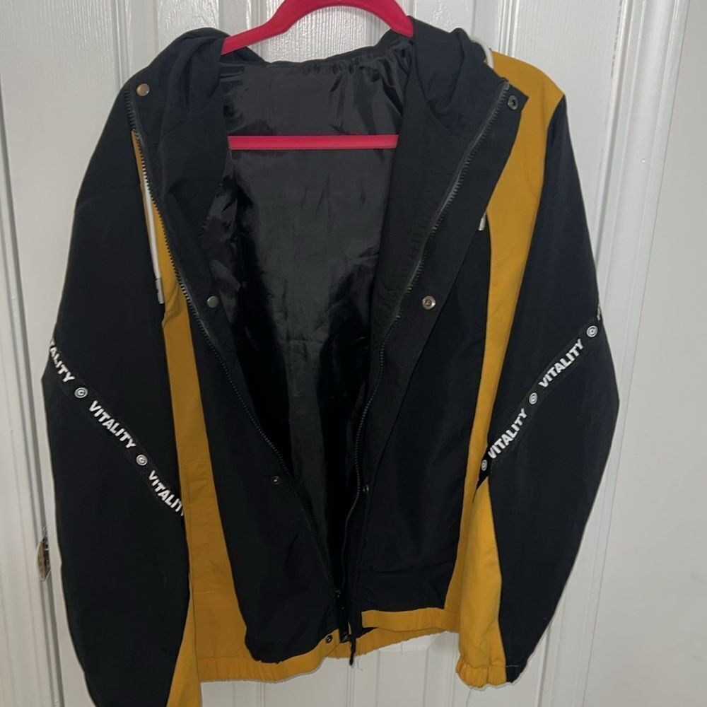 SHEIN Black and Yellow Jacket - Picture 5 of 6